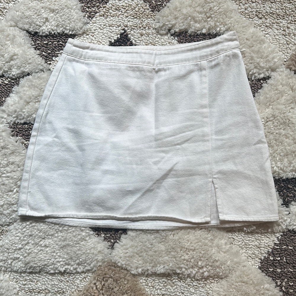 White denim skirt